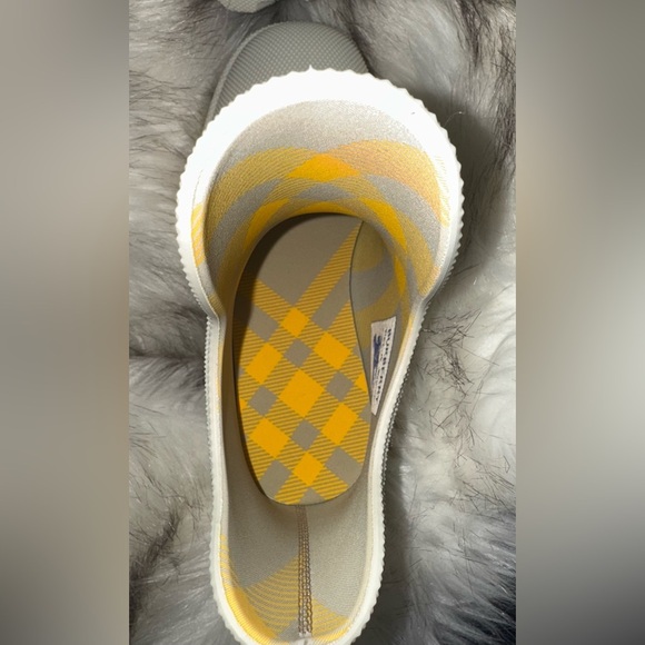 BURBERRY
Textured Rubber-Check Lining Rain Boots
Women’s US 6 - Picture 5 of 6